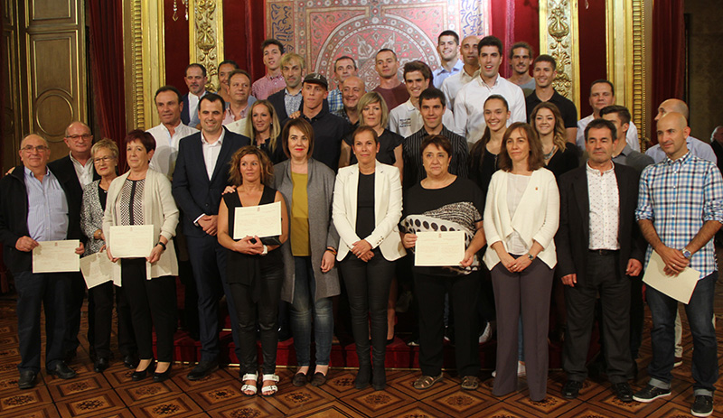 Homenaje a la &eacute;lite navarra del deporte